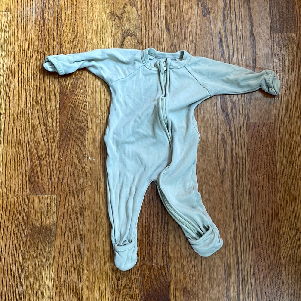 Goumi onesie light green size 0-3 months